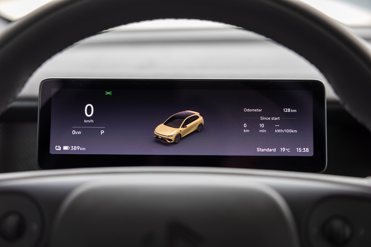 Leapmotor B05 8.8-inch digital instrument cluster showing speed and battery information