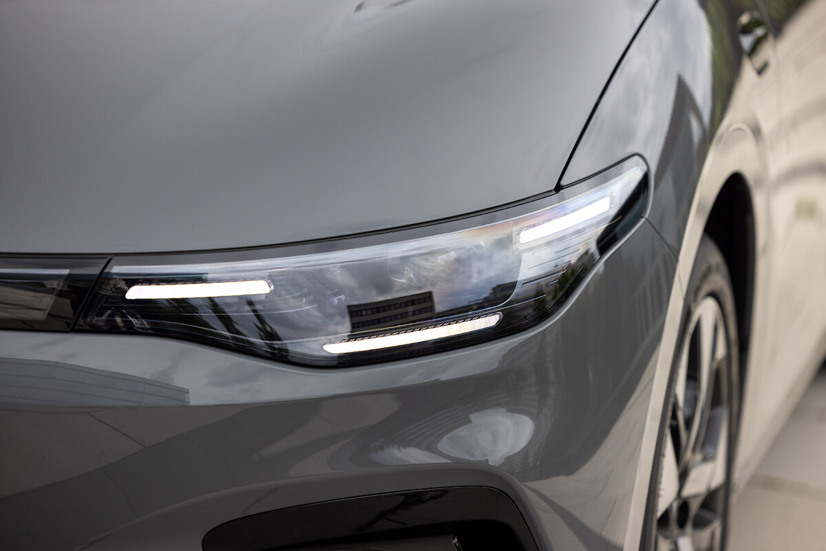Leapmotor B05 slimline LED headlight with Wing Star daytime running light signature