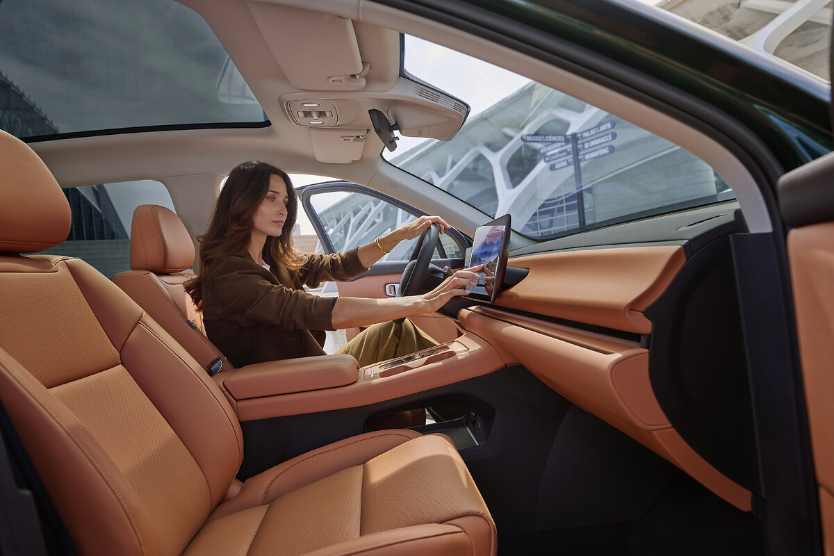 Driver using the Leapmotor C10 infotainment system