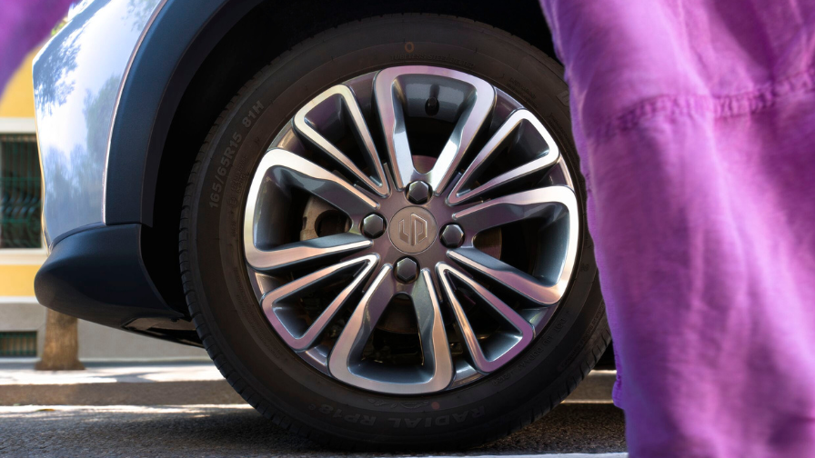 Leapmotor T03 15-inch petal-shaped alloy wheel close-up